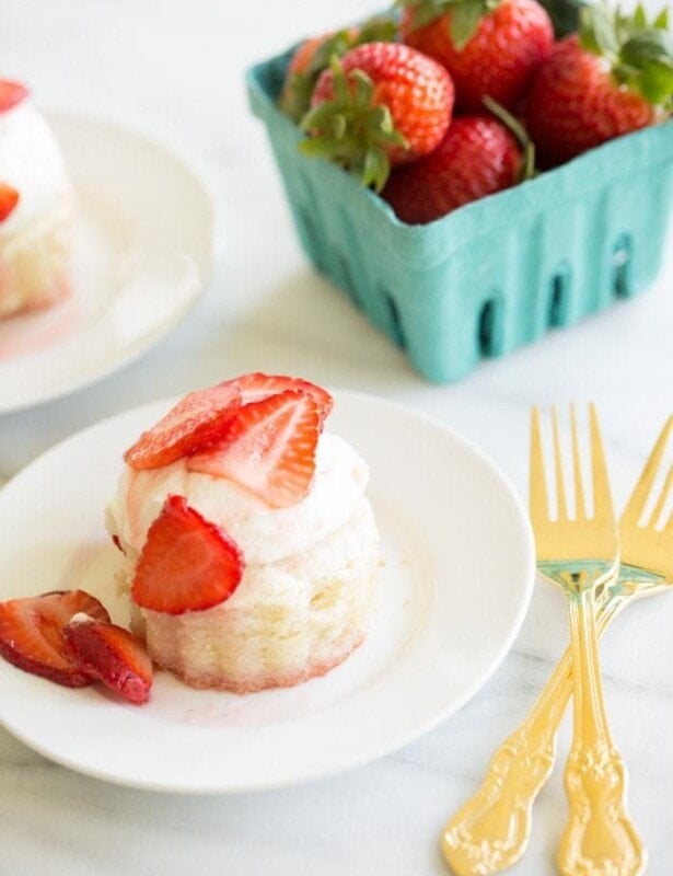 草莓脆饼 - 典型的夏季食谱和甜点！