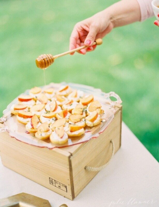 桃树哥伦热桃与蜂蜜乳清干酪|夏季开胃菜/小吃