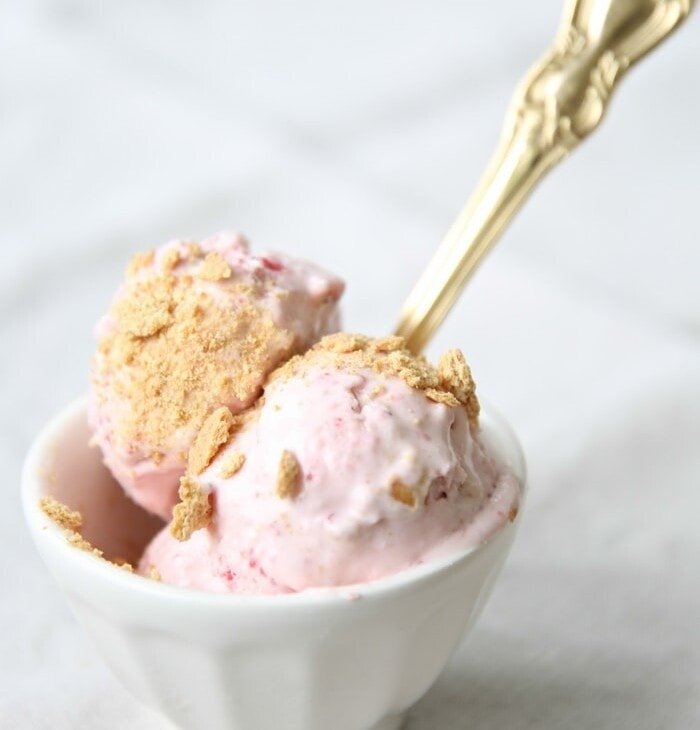 没有搅动草莓冰淇淋食谱GydF4y2Ba