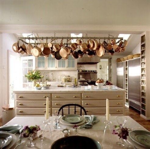 Marth Stewart的火鸡山厨房与铜厨房配件