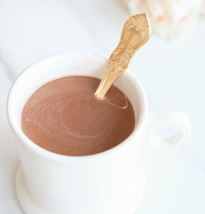 简单，奶油自制热巧克力分钟gydF4y2Ba