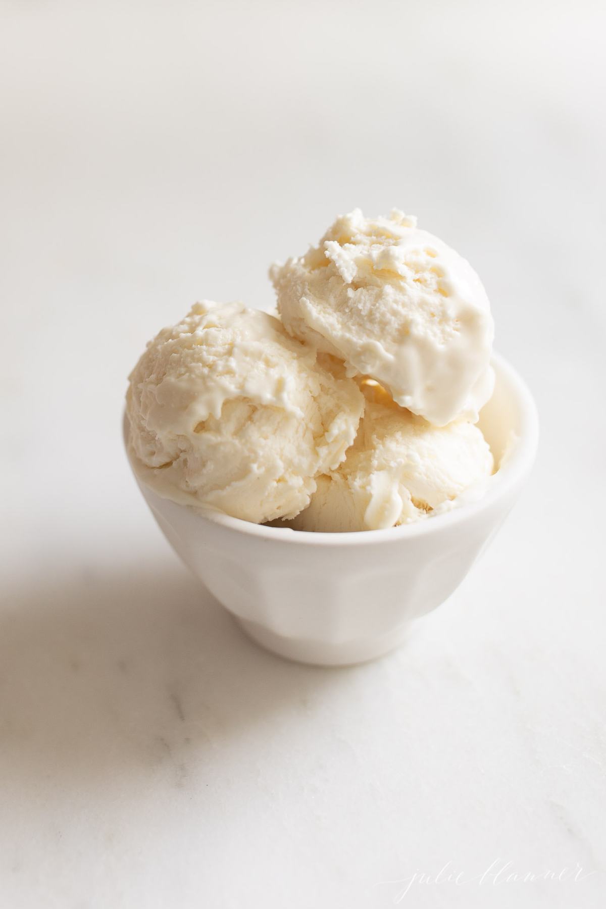 碗奶油奶酪冰淇淋勺GydF4y2Ba