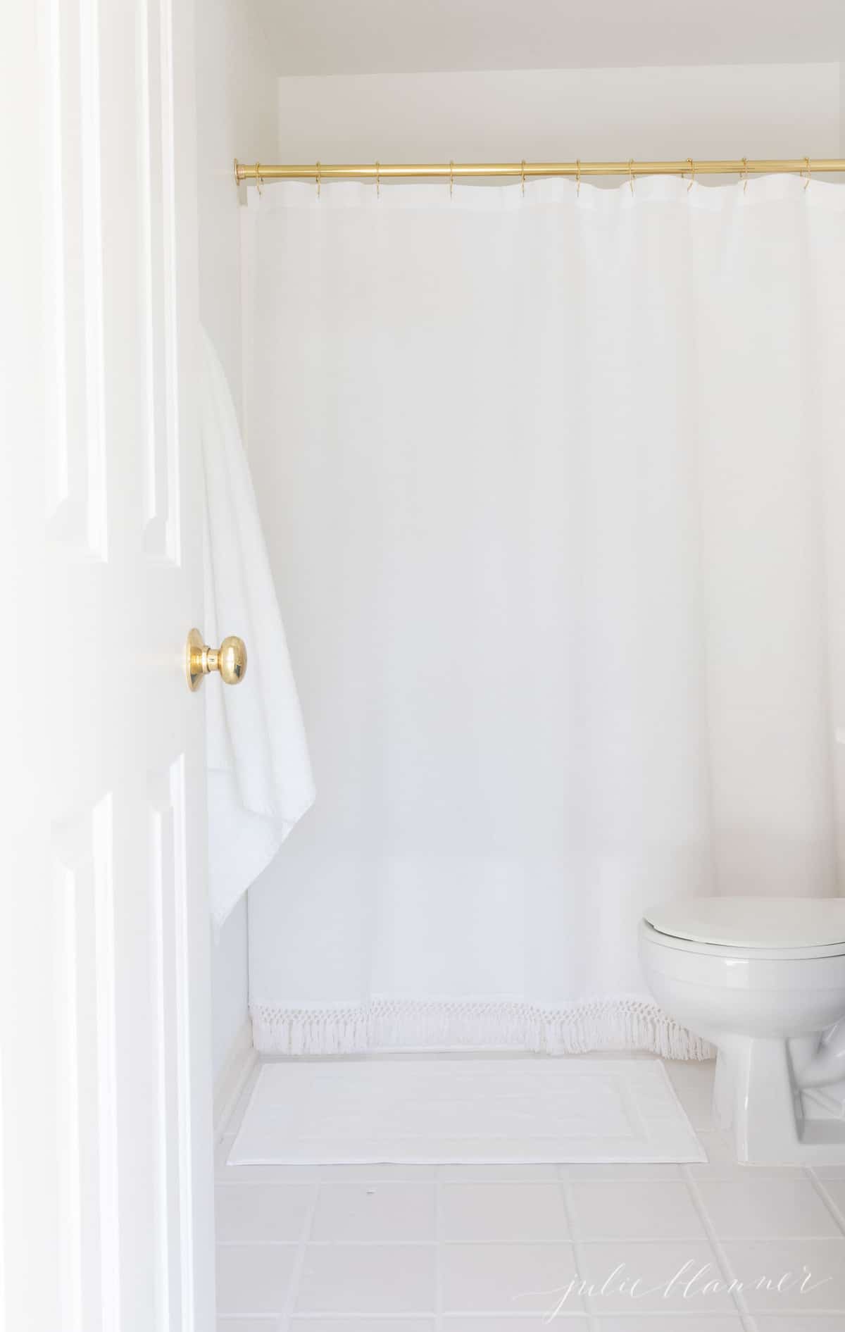 白色浴室白色瓷砖