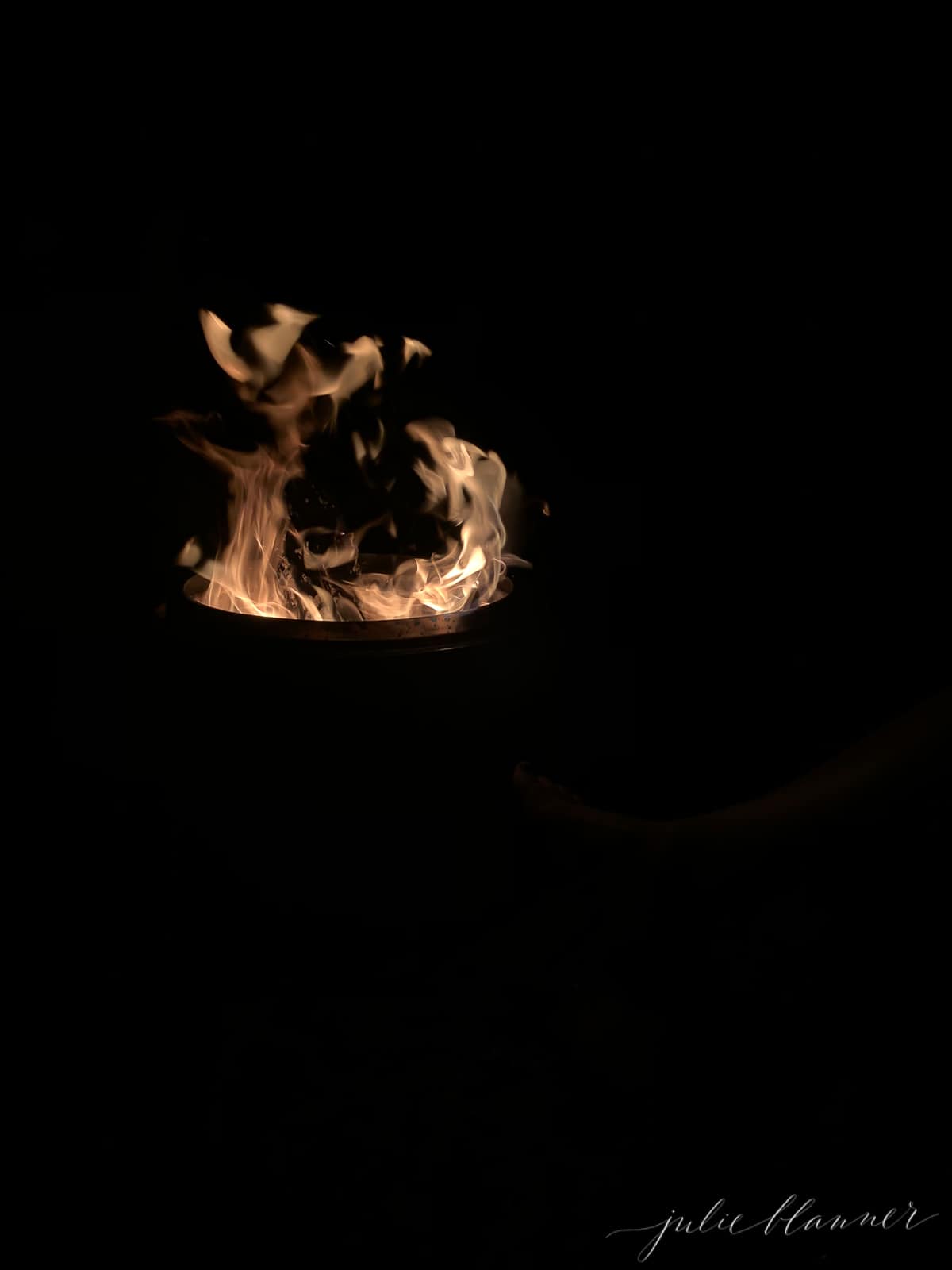 火从单独的炉子里燃烧出来