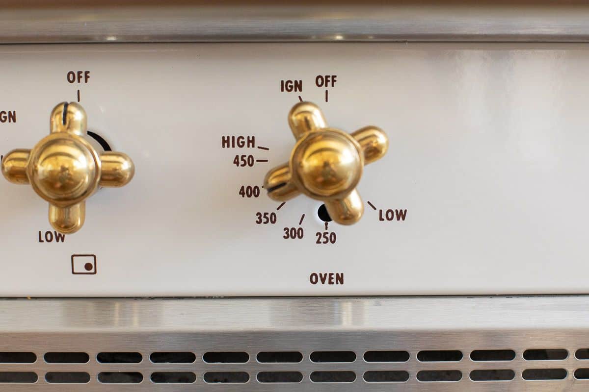 旋钮:法国炉灶前面的黄铜旋钮gydF4y2Ba