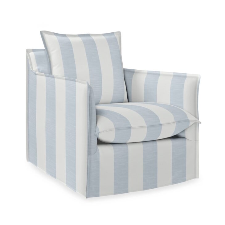 室内户外椅子在柔软的蓝色卡巴纳条纹