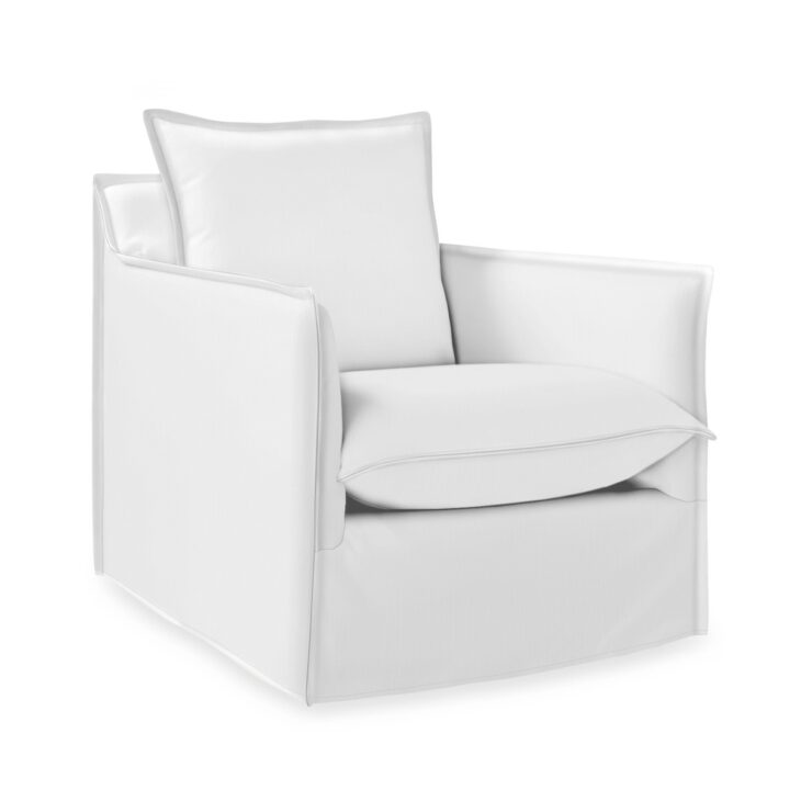 白色普拉覆盖的椅子