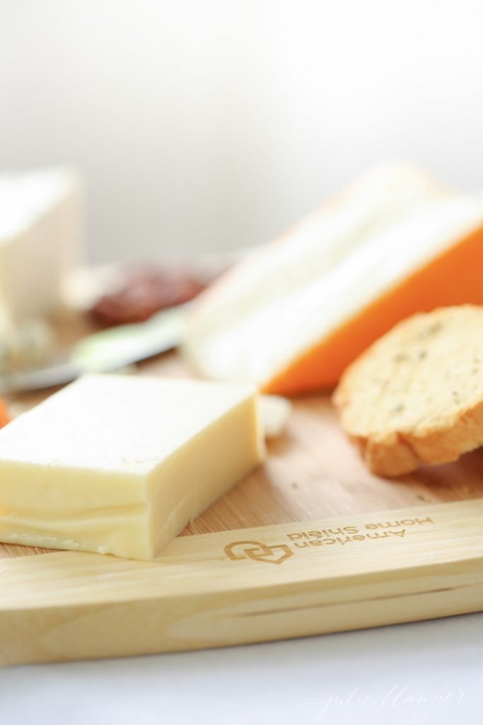 夏季聚会的想法 - 简单的奶酪板